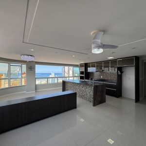 Apartamento com 123m², 3 dormitórios, 2 suítes, 2 vagas no Lê Classic em Torres para Comprar