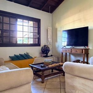 Casa, 6 dormitórios, 1 suíte, 4 vagas no bairro Stan em Torres para Comprar