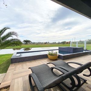 Casa de Condomínio com 330m², 3 dormitórios, 3 suítes, 2 vagas no Reserva das Águas em Torres para Comprar