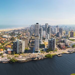 Apartamento com 220m², 4 dormitórios, 4 suítes, 3 vagas no Legend em Torres para Comprar