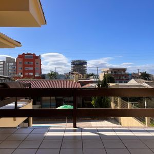 Casa com 300m², 3 dormitórios, 3 suítes, 4 vagas no bairro Centro em Torres para Comprar