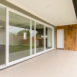 Casa de Condomínio com 294m², 5 dormitórios, 5 suítes, 2 vagas no Condomínio Ilhas Park em Torres para Comprar