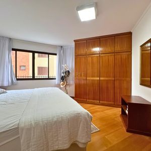 Apartamento com 190m², 3 dormitórios, 1 suíte, 2 vagas no Casa Blanca em Torres para Comprar