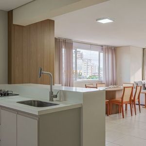 Apartamento com 99m², 3 dormitórios, 1 suíte, 2 vagas no Victória em Torres para Comprar