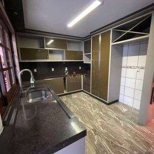 Sobrado com 260m², 4 dormitórios, 1 suíte, 2 vagas no bairro Igra Norte em Torres para Comprar