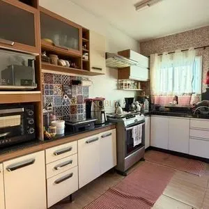 Casa com 172m², 3 dormitórios, 1 suíte, 2 vagas no bairro São Jorge em Torres para Comprar