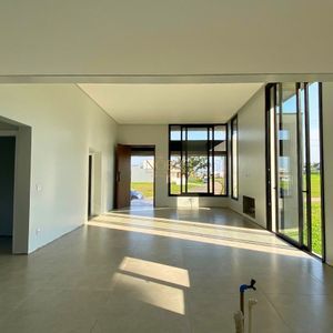 Casa com 201m², 3 dormitórios, 3 suítes, 2 vagas no Reserva das Águas em Torres para Comprar