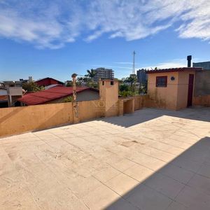 Casa, 6 dormitórios, 2 vagas no bairro Praia da Cal em Torres para Comprar