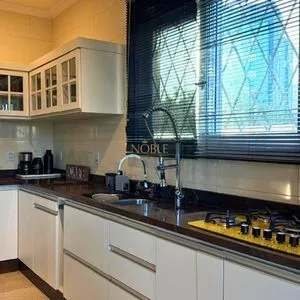 Casa com 243m², 4 dormitórios, 1 suíte, 2 vagas no bairro Stan em Torres para Comprar