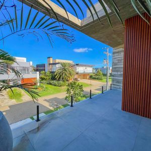 Casa de Condomínio com 350m², 3 dormitórios, 3 suítes, 2 vagas no Condomínio Ilhas Park em Torres para Comprar