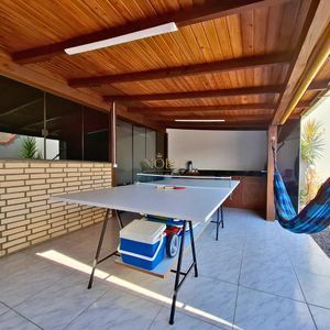 Casa com 102m², 2 dormitórios, 1 suíte, 2 vagas no bairro Igra Sul em Torres para Comprar