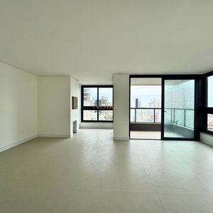 Apartamento com 117m², 3 dormitórios, 3 suítes, 2 vagas no Freedom em Torres para Comprar