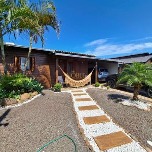 Casa com 102m², 2 dormitórios, 1 suíte, 2 vagas no bairro Igra Sul em Torres para Comprar