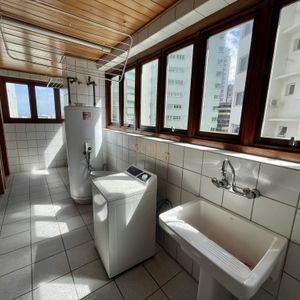 Apartamento com 186m², 3 dormitórios, 1 suíte, 2 vagas no Debret em Torres para Comprar