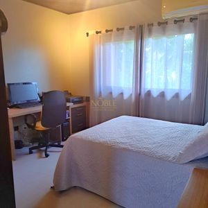 Sobrado com 330m², 3 dormitórios, 1 suíte, 5 vagas no bairro Centenário em Torres para Comprar