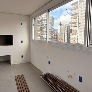 Apartamento com 186m², 3 dormitórios, 3 suítes, 2 vagas no Edifício L'ART em Torres para Comprar