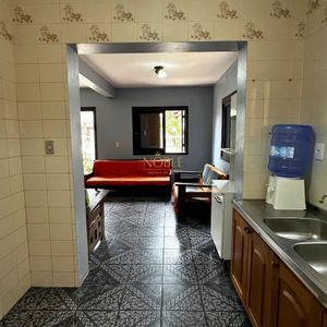 Apartamento com 94m², 3 dormitórios, 1 suíte, 2 vagas no Edifício Saron em Torres para Comprar