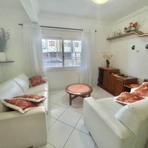 Casa com 500m², 7 dormitórios, 2 suítes, 2 vagas no bairro Centro em Torres para Comprar