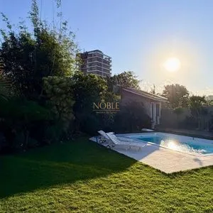 Casa com 243m², 4 dormitórios, 1 suíte, 2 vagas no bairro Stan em Torres para Comprar