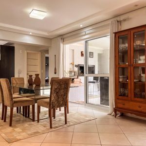 Apartamento com 232m², 4 dormitórios, 4 suítes, 2 vagas no Estevanell em Torres para Comprar