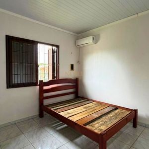 Casa com 74m², 2 dormitórios, 1 vaga no bairro Igra Sul em Torres para Comprar