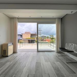 Casa de Condomínio com 348m², 4 dormitórios, 3 suítes, 2 vagas no Condomínio Ilhas Park em Torres para Comprar