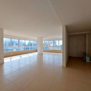 Apartamento com 109m², 3 dormitórios, 1 suíte, 2 vagas no San Pietro em Torres para Comprar