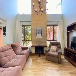 Casa com 272m², 4 dormitórios, 1 suíte, 3 vagas no bairro Igra Norte em Torres para Comprar