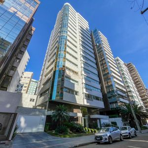 Apartamento com 124m², 3 dormitórios, 3 suítes, 2 vagas no Lê Classic em Torres para Comprar