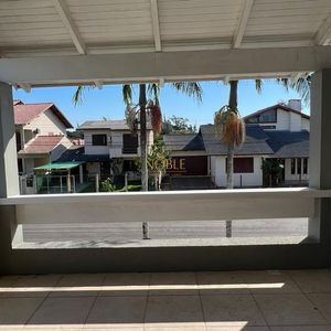 Sobrado com 290m², 4 dormitórios, 1 suíte, 2 vagas no bairro Igra Norte em Torres para Comprar