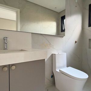 Casa de Condomínio com 237m², 4 dormitórios, 4 suítes, 2 vagas no Reserva das Águas em Torres para Comprar