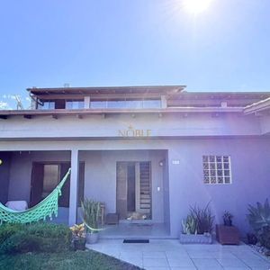 Casa com 228m², 3 dormitórios, 1 suíte, 2 vagas no bairro Stan em Torres para Comprar