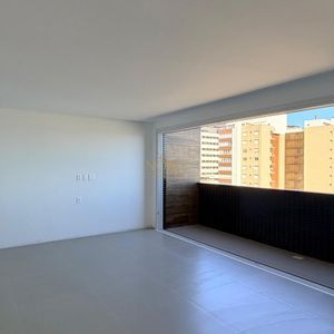 Apartamento, 2 dormitórios, 2 suítes, 2 vagas no Punta Del Sole em Torres para Comprar