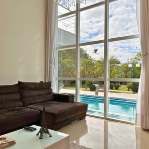 Casa com 600m², 4 dormitórios, 1 suíte, 4 vagas no bairro Igra Norte em Torres para Comprar