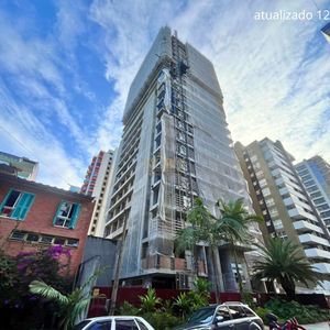 Apartamento com 200m², 3 dormitórios, 3 suítes, 3 vagas no Vanguard em Torres para Comprar