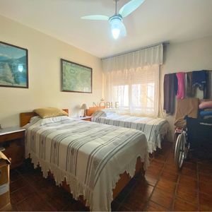 Apartamento com 269m², 4 dormitórios, 3 suítes, 2 vagas no Edificio Santa Helena em Torres para Comprar