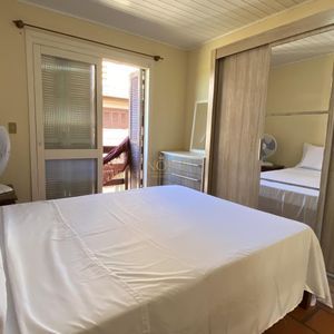 Casa, 1 dormitório, 1 vaga no residencial dona alvina em Torres para Comprar