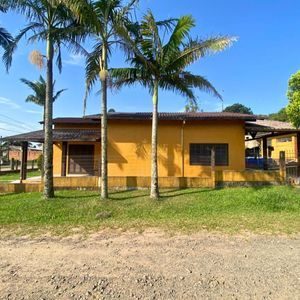 Casa com 140m², 3 dormitórios, 1 suíte, 2 vagas no bairro São Braz em Torres para Comprar