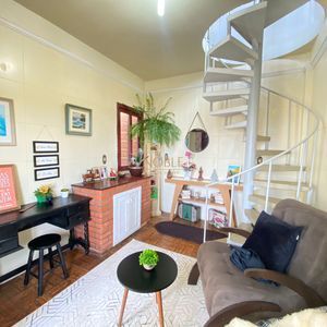 Casa com 300m², 5 dormitórios, 3 vagas no bairro Getúlio Vargas em Torres para Comprar