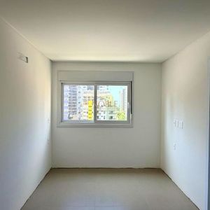 Apartamento com 98m², 2 dormitórios, 2 suítes, 2 vagas no Punta Del Sole em Torres para Comprar