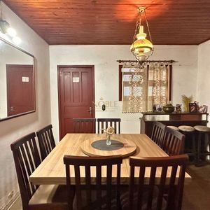 Casa, 3 dormitórios, 2 vagas no bairro Centro em Torres para Comprar