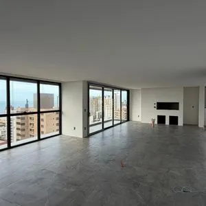 Apartamento com 165m², 3 dormitórios, 3 suítes, 3 vagas no Vanguard em Torres para Comprar