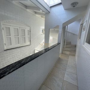 Casa com 500m², 7 dormitórios, 2 suítes, 2 vagas no bairro Centro em Torres para Comprar