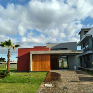 Casa de Condomínio com 180m², 3 dormitórios, 3 suítes, 2 vagas no Reserva das Águas em Torres para Comprar