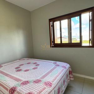 Casa com 95m², 2 dormitórios, 1 suíte, 2 vagas no bairro Praia Azul em Passo de Torres para Comprar