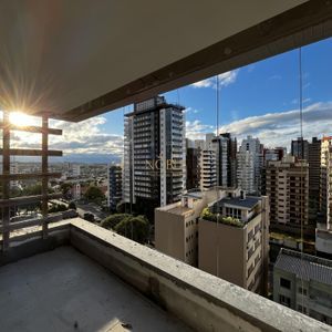 Apartamento com 90m², 2 dormitórios, 2 suítes, 1 vaga no Maui Residencial em Torres para Comprar