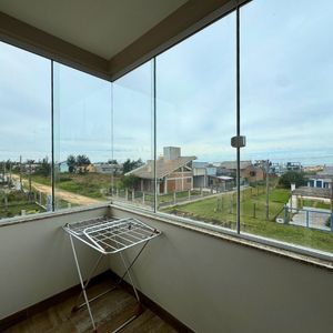 Casa com 180m², 3 dormitórios, 2 suítes, 2 vagas no bairro Caravelle em Passo de Torres para Comprar