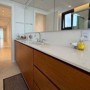 Apartamento com 220m², 4 dormitórios, 4 suítes, 3 vagas no Vitra em Torres para Comprar