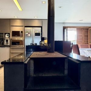 Casa com 228m², 3 dormitórios, 1 suíte, 2 vagas no bairro Stan em Torres para Comprar