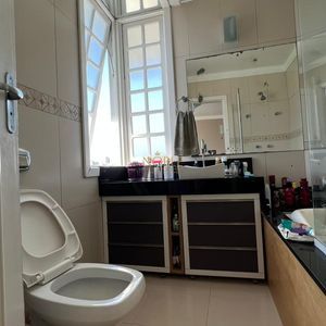Sobrado com 290m², 4 dormitórios, 1 suíte, 2 vagas no bairro Igra Norte em Torres para Comprar